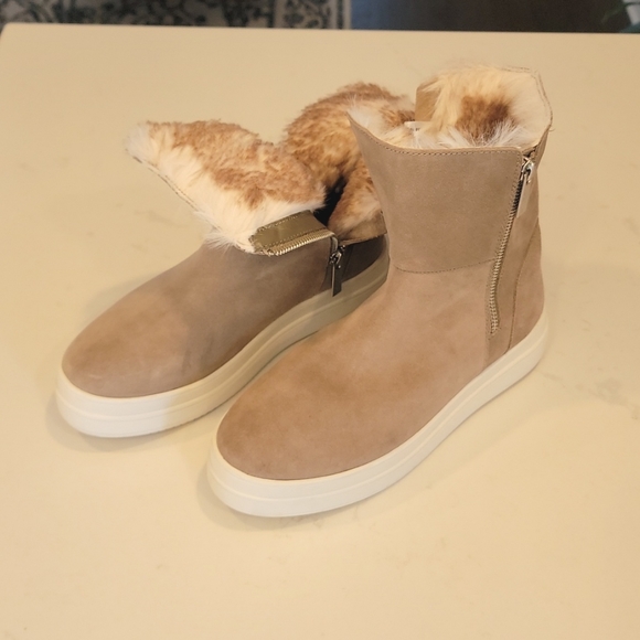 JSlides NYC TRISTAN Taupe Waterproof Suede - Picture 1 of 3